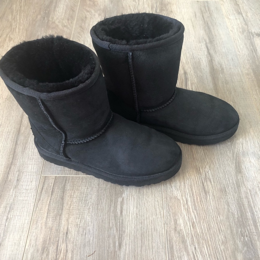 Ugg - Picture 3 of 7